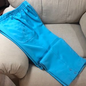 Turquoise pull on capri pants